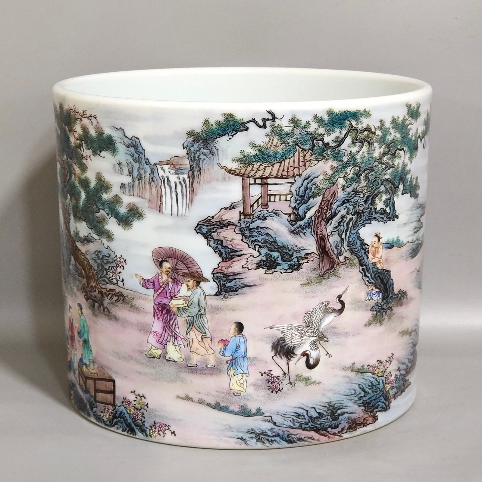 Qing Dynasty Yongzheng characters story Taoyuan Night Banquet pen holder