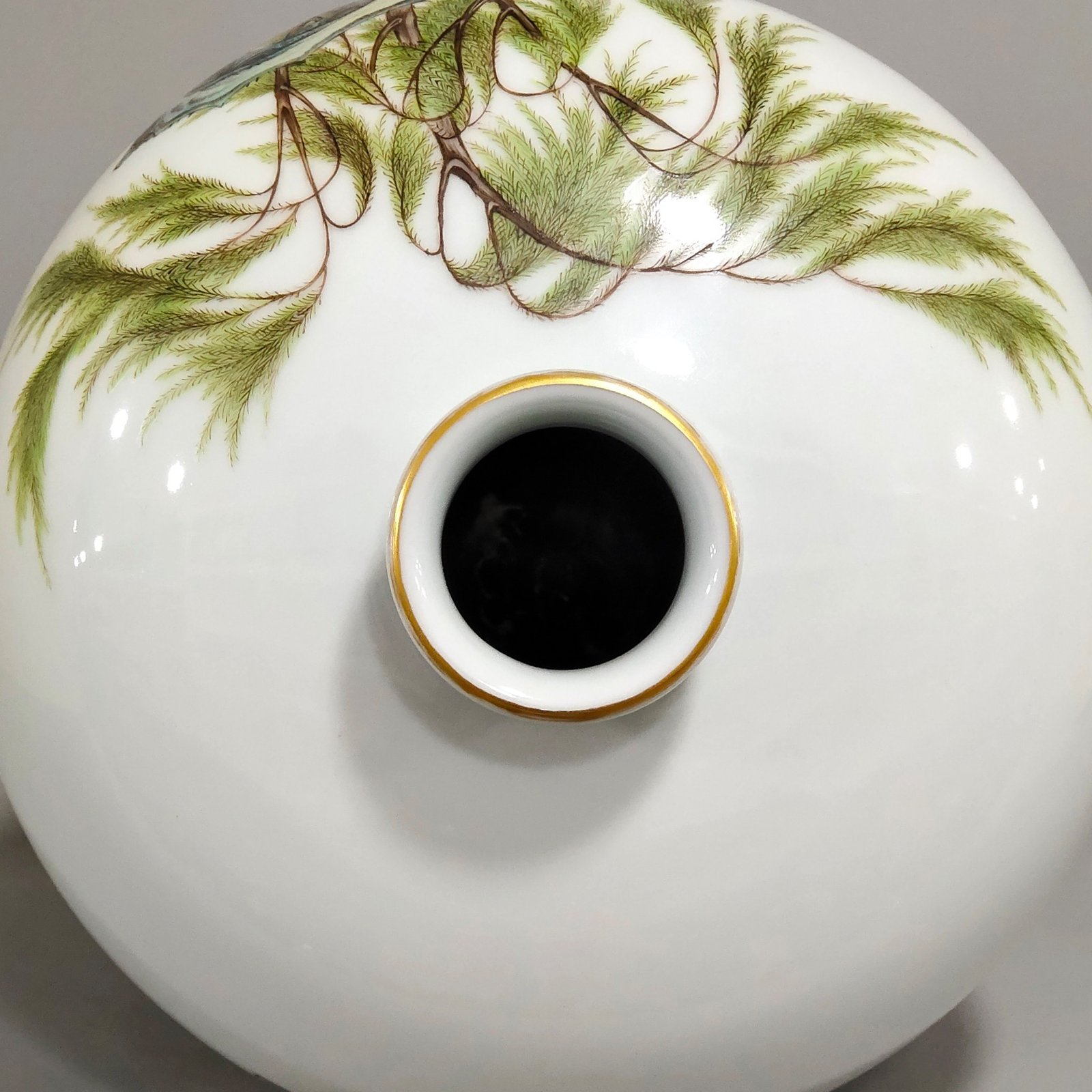 Qing Dynasty Yongzheng character story plum vase