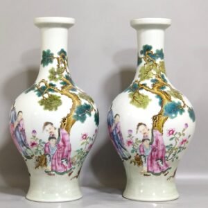 Qing Dynasty Yongzheng Olive vase with stories about characters