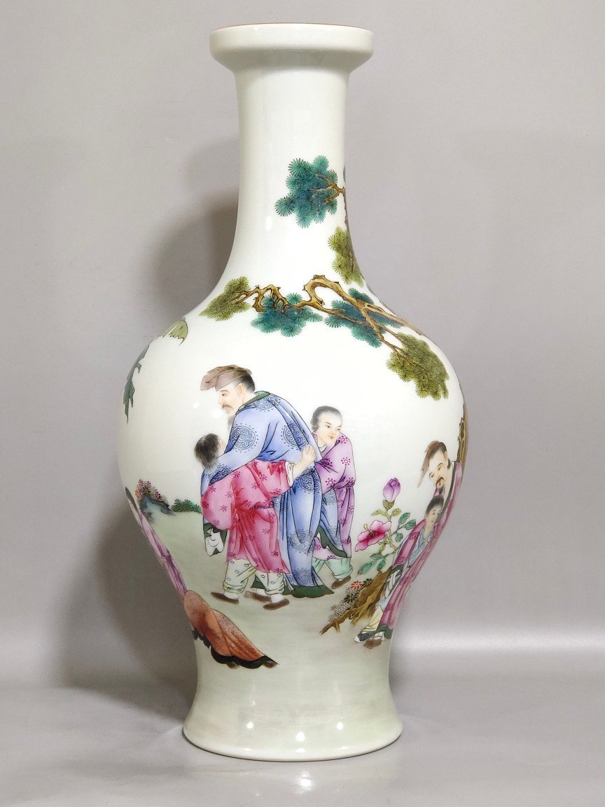 Qing Dynasty Yongzheng Olive vase with stories about characters