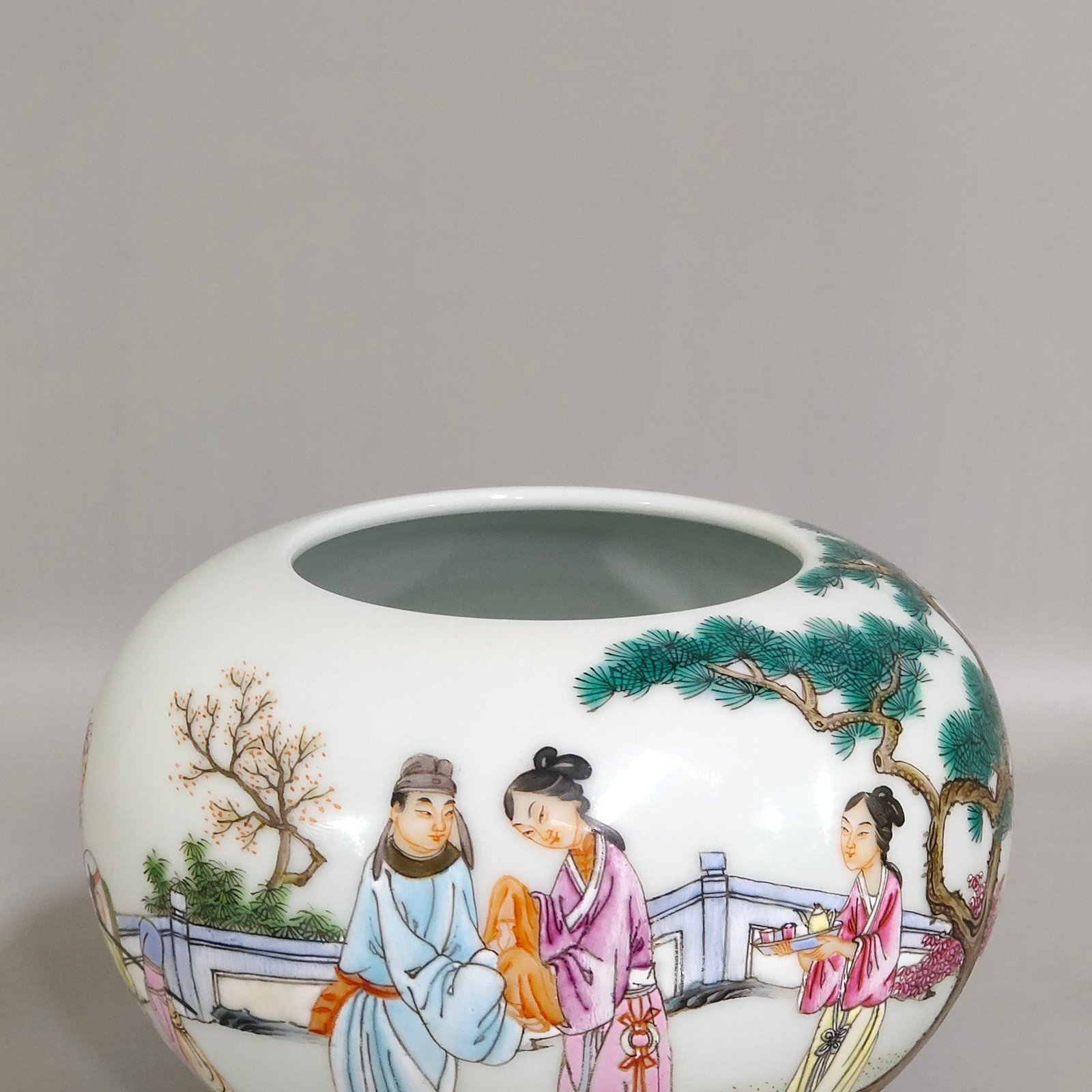 Qing Dynasty Yongzheng Famille Rose figures Washer