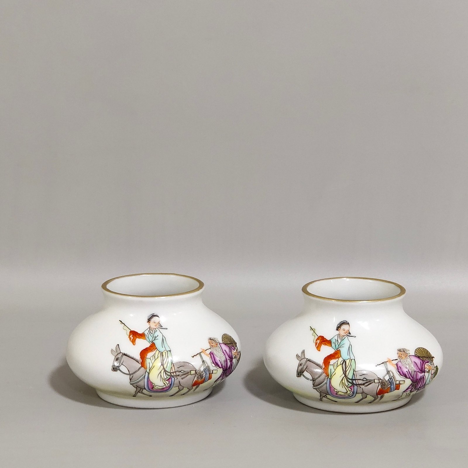 Qing Dynasty Yongzheng Water bowl with stories about characters