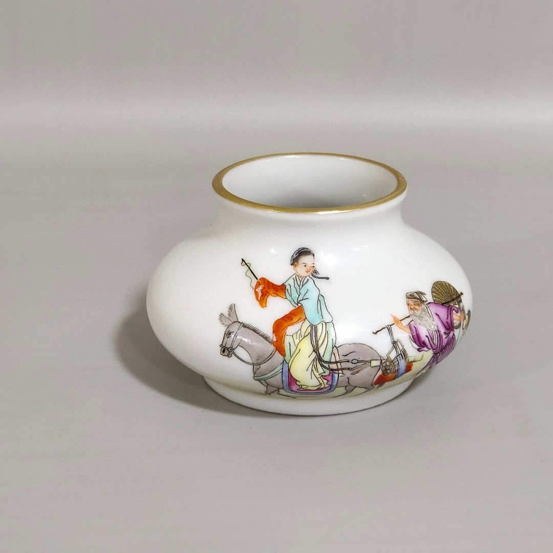 Qing Dynasty Yongzheng Water bowl with stories about characters
