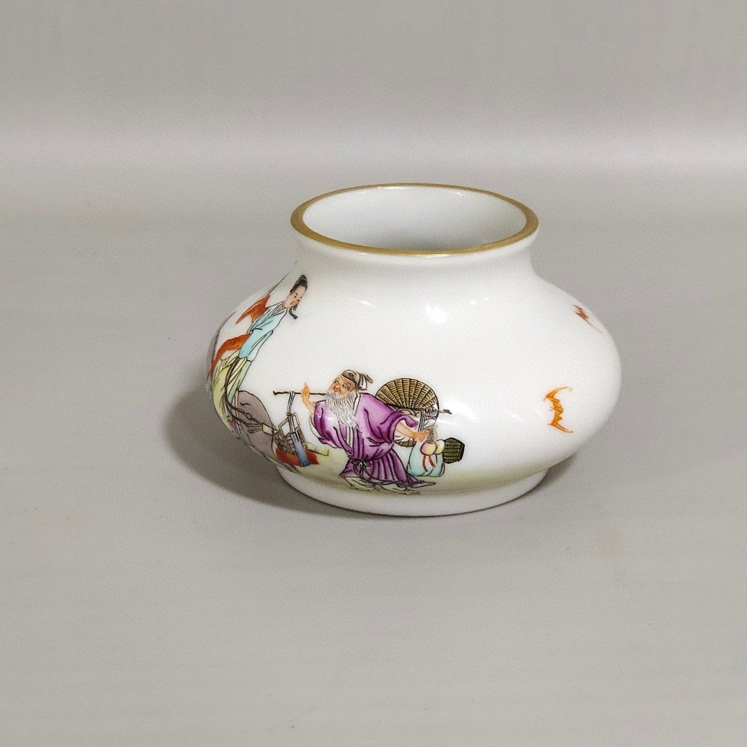Qing Dynasty Yongzheng Water bowl with stories about characters