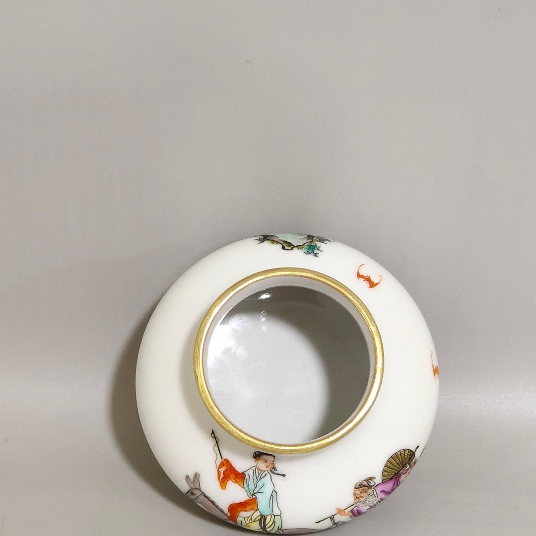Qing Dynasty Yongzheng Water bowl with stories about characters
