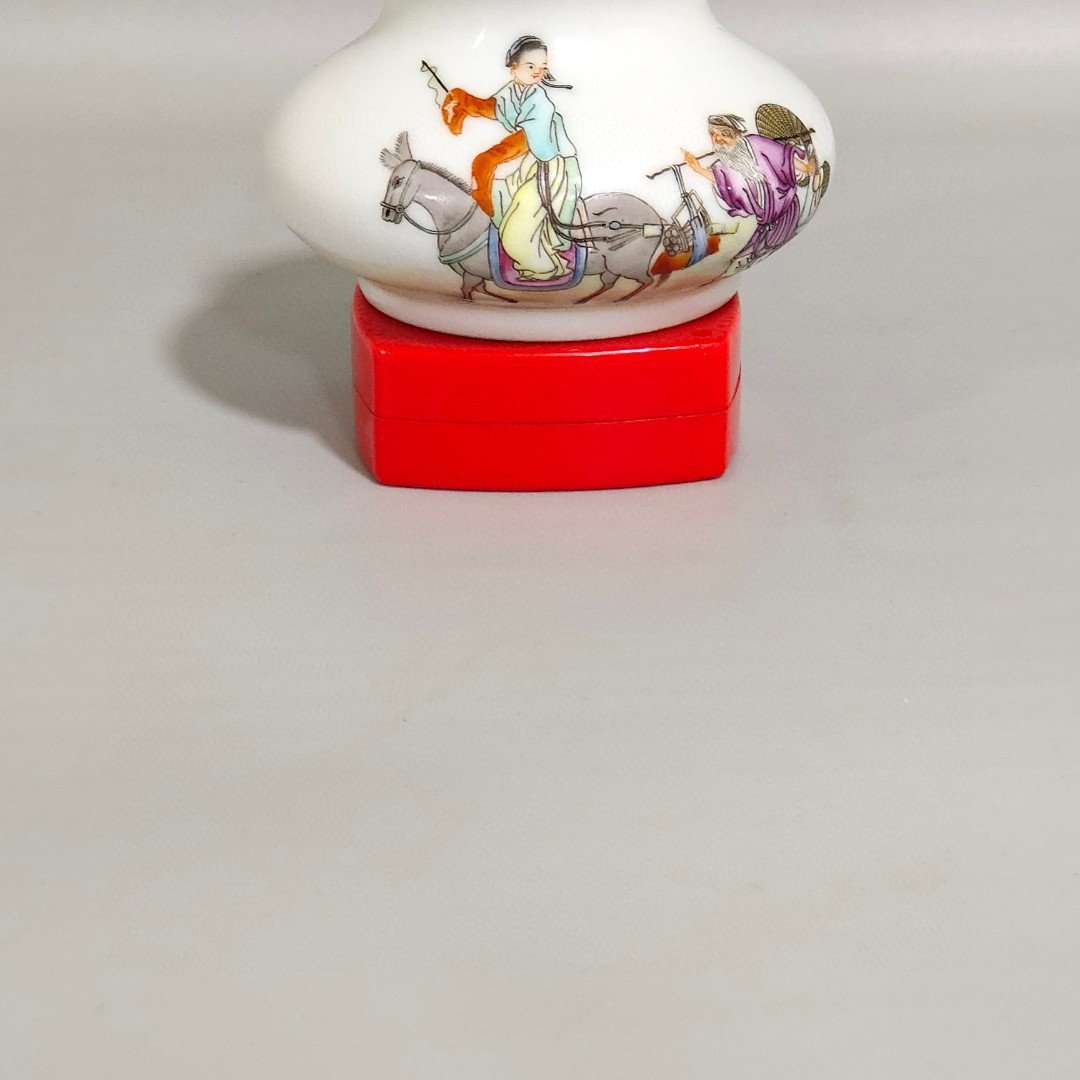 Qing Dynasty Yongzheng Water bowl with stories about characters