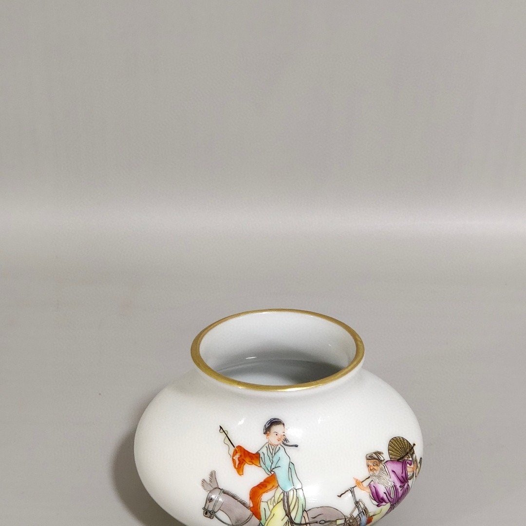 Qing Dynasty Yongzheng Water bowl with stories about characters