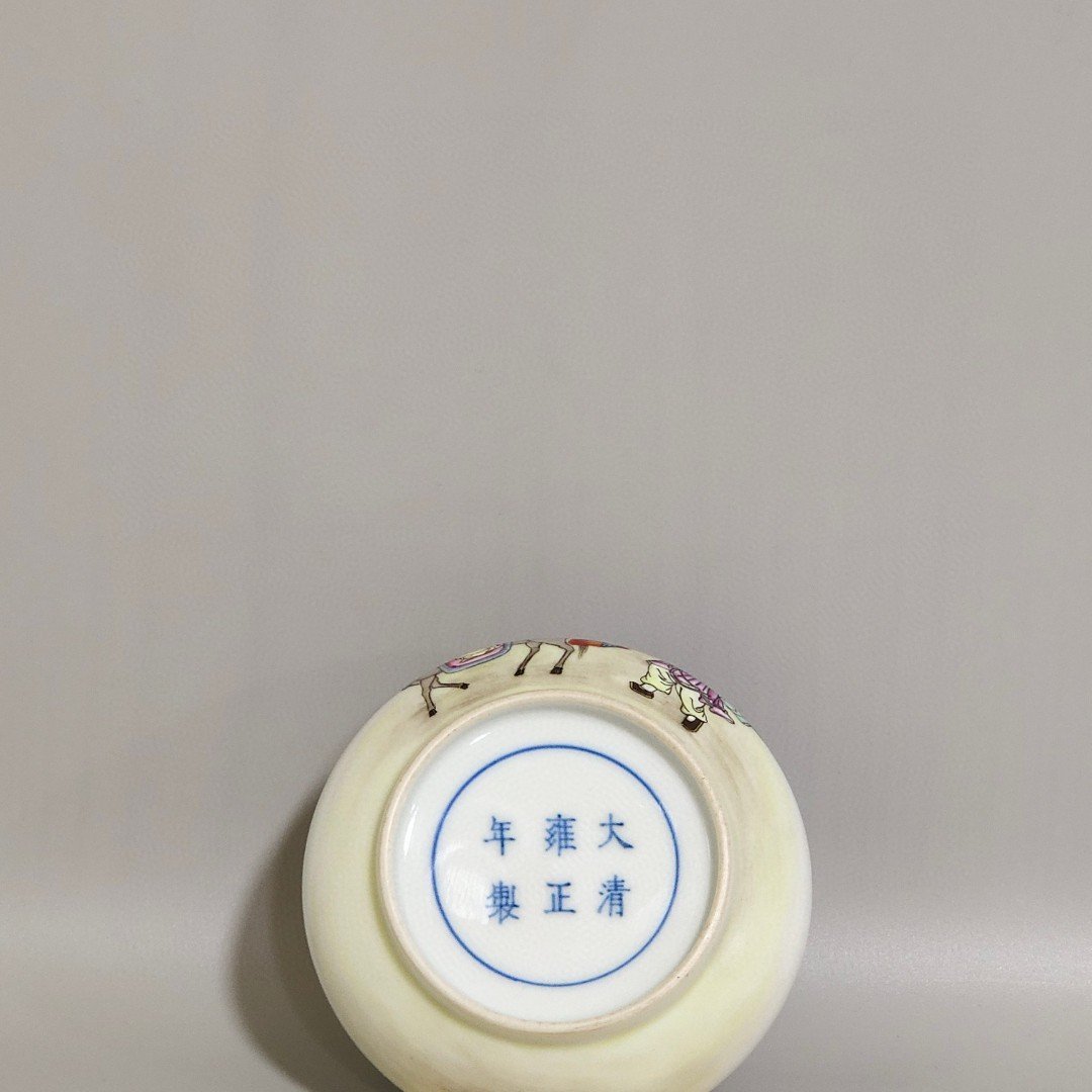 Qing Dynasty Yongzheng Water bowl with stories about characters