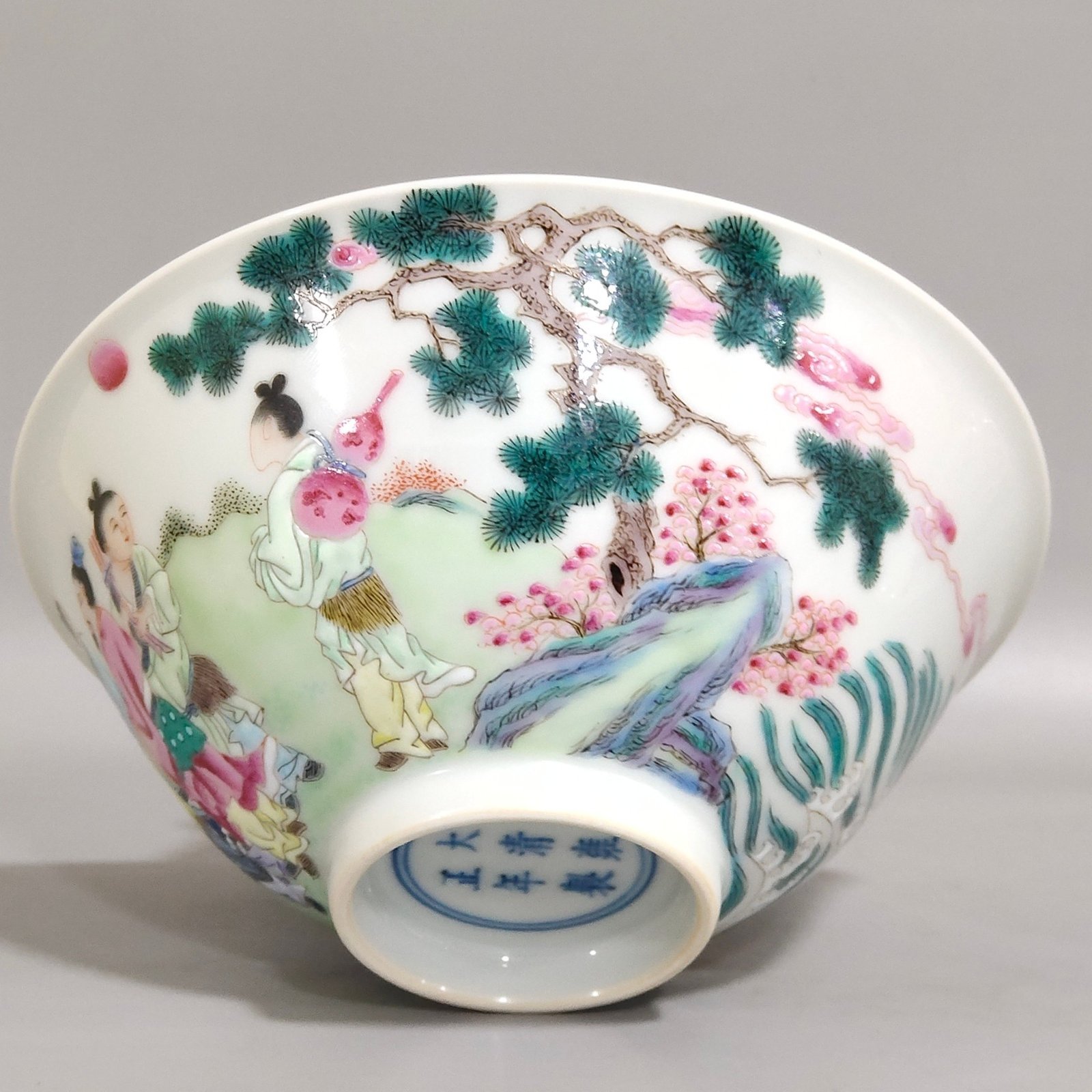 Qing Dynasty Yongzheng character story Haiwu Tianshou bamboo hat bowl
