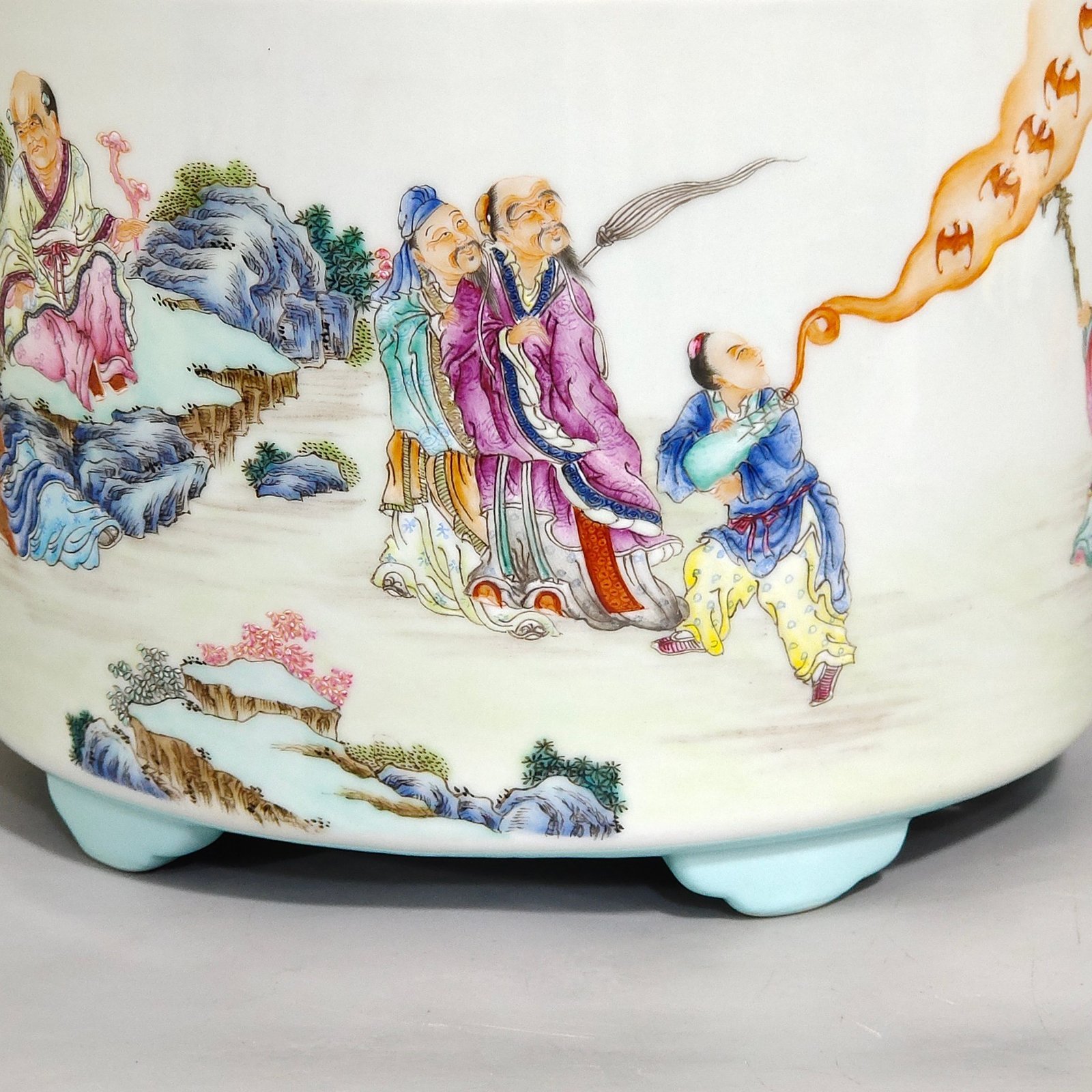 Qing Dynasty Yongzheng character story blessing is before your eyes pen holder