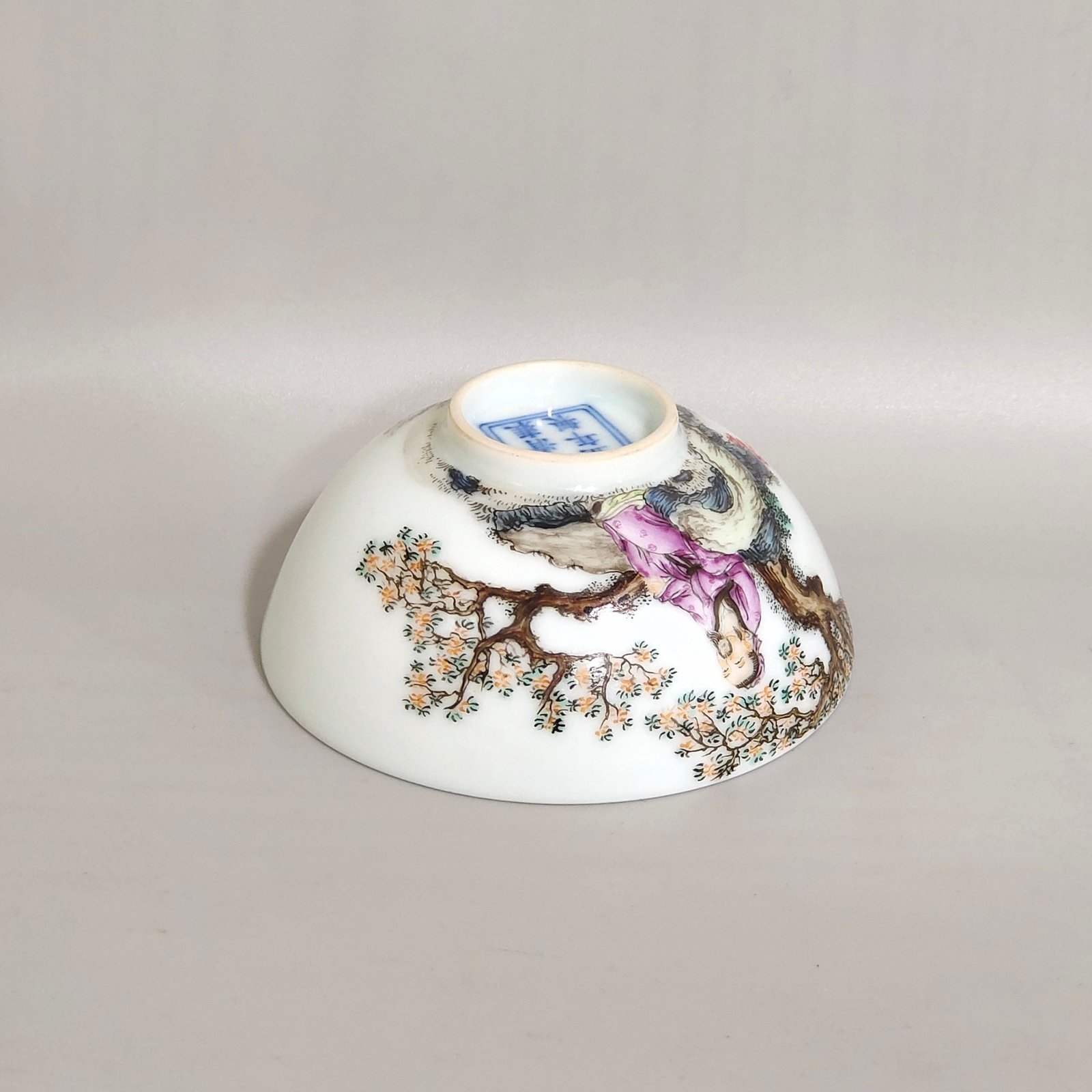 Qing Dynasty Yongzheng character story tea round Bowl