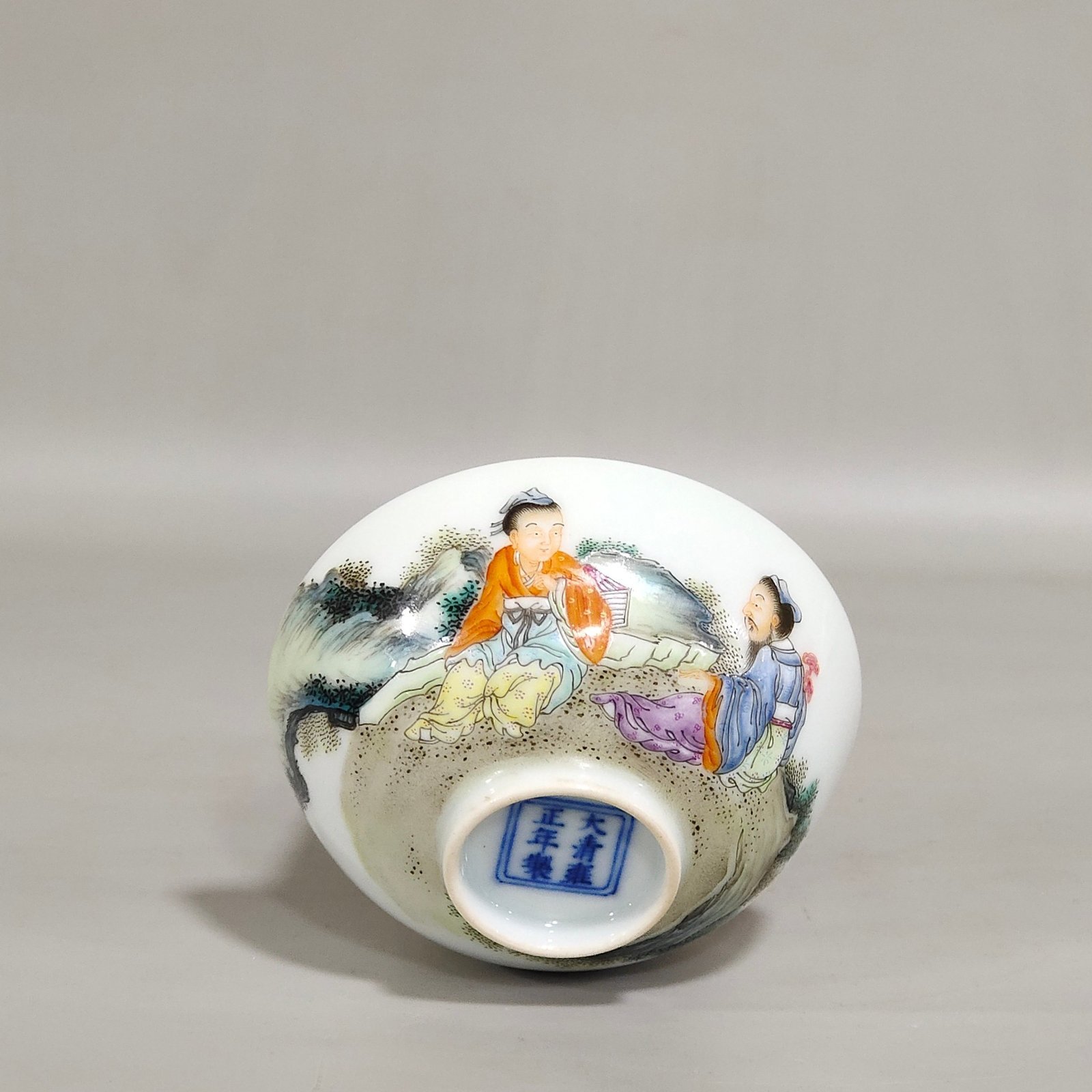 Qing Dynasty Yongzheng character story tea round Bowl