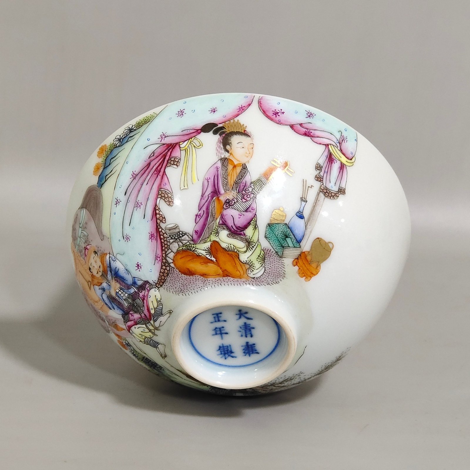 Qing Dynasty Yongzheng character story tea round Bowl