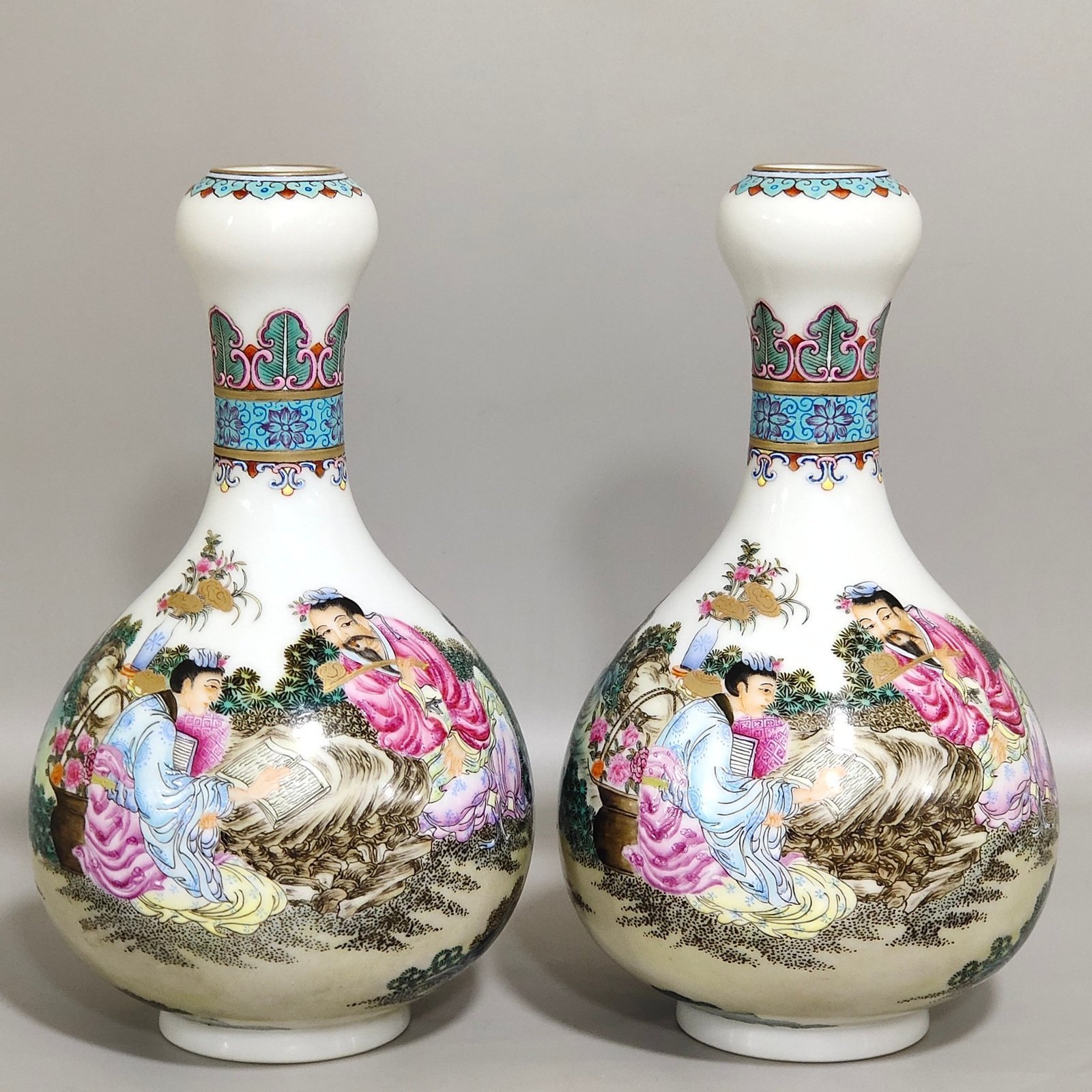 Qing Dynasty Yongzheng Garlic vase with stories about figures