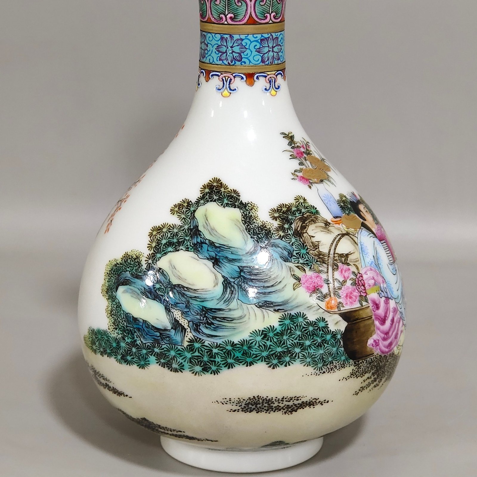 Qing Dynasty Yongzheng Garlic vase with stories about figures