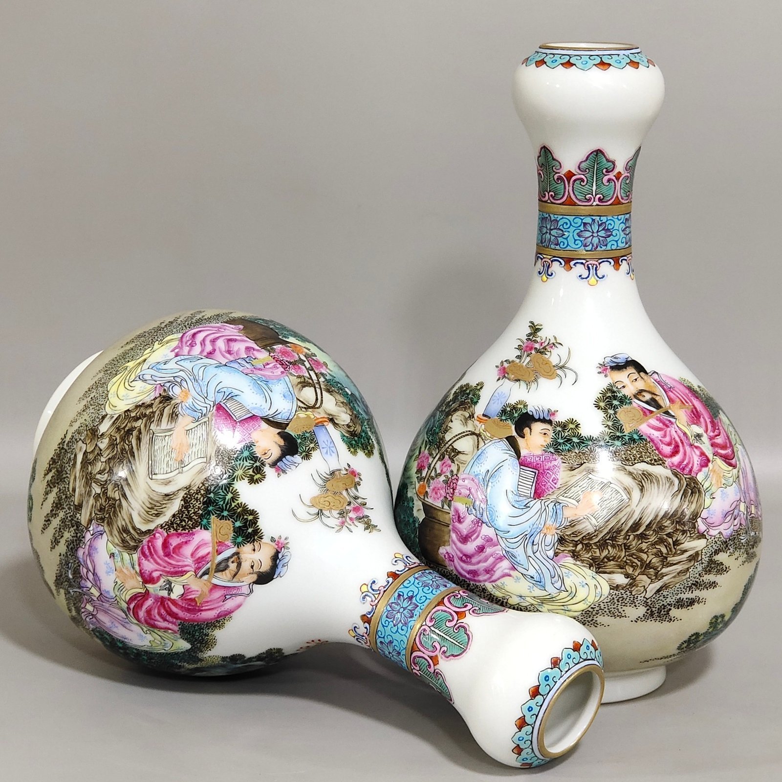 Qing Dynasty Yongzheng Garlic vase with stories about figures