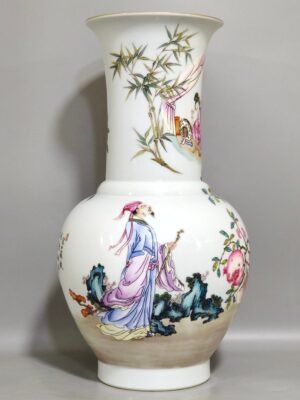 Qing Dynasty Yongzheng figure-motif huagu vase