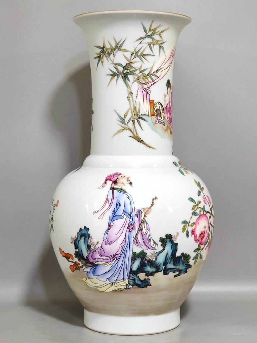 Qing Dynasty Yongzheng figure-motif huagu vase