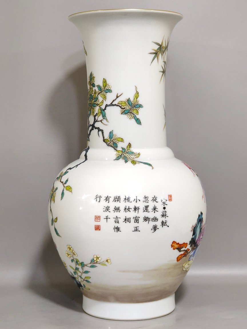Qing Dynasty Yongzheng figure-motif huagu vase