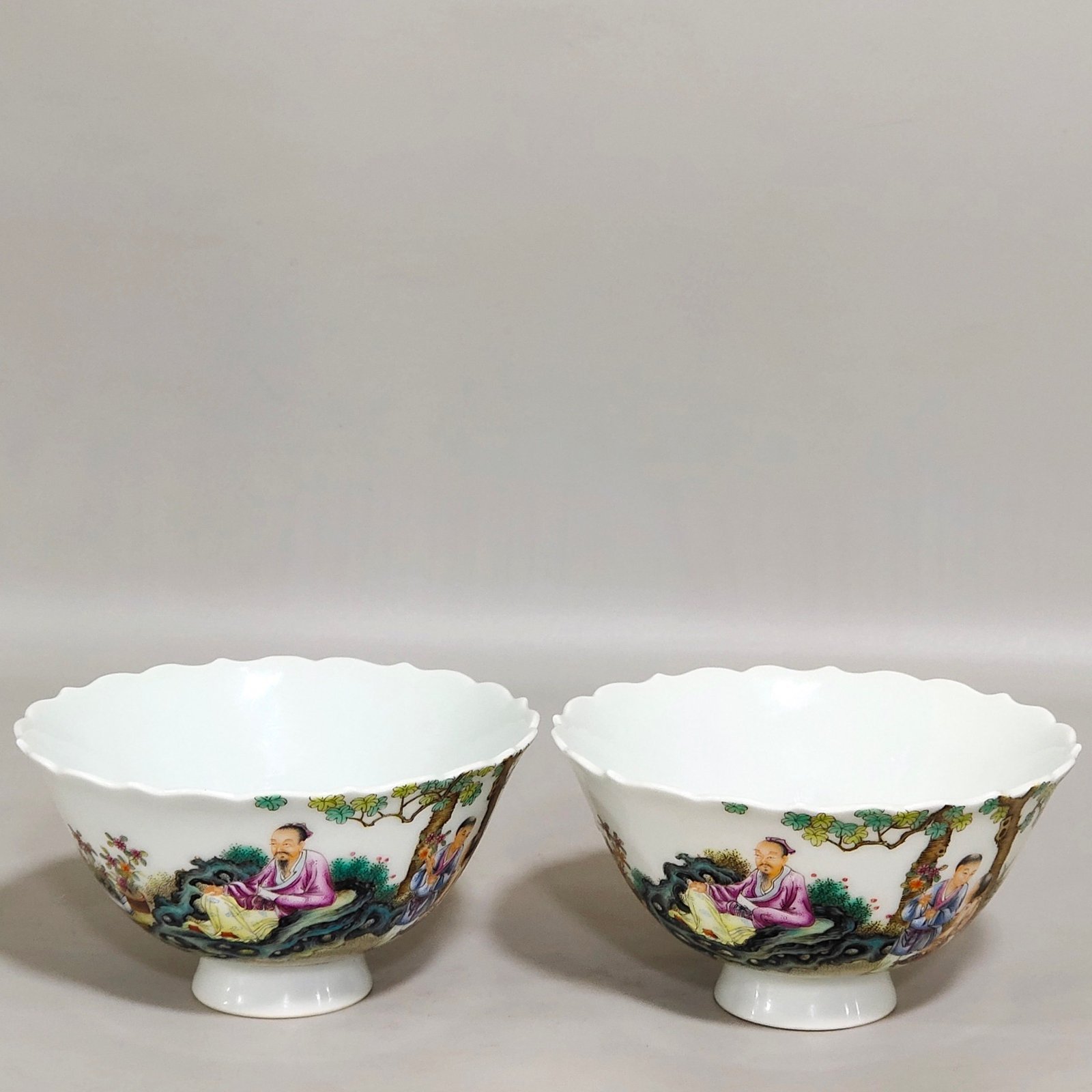 Qing Dynasty Yongzheng character story cup with mouth