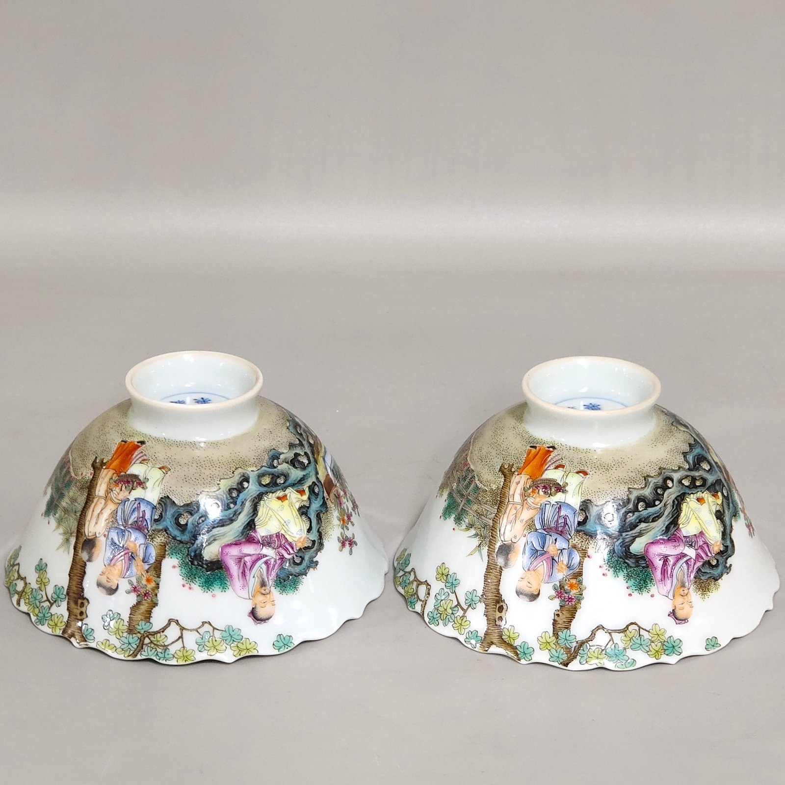 Qing Dynasty Yongzheng character story cup with mouth