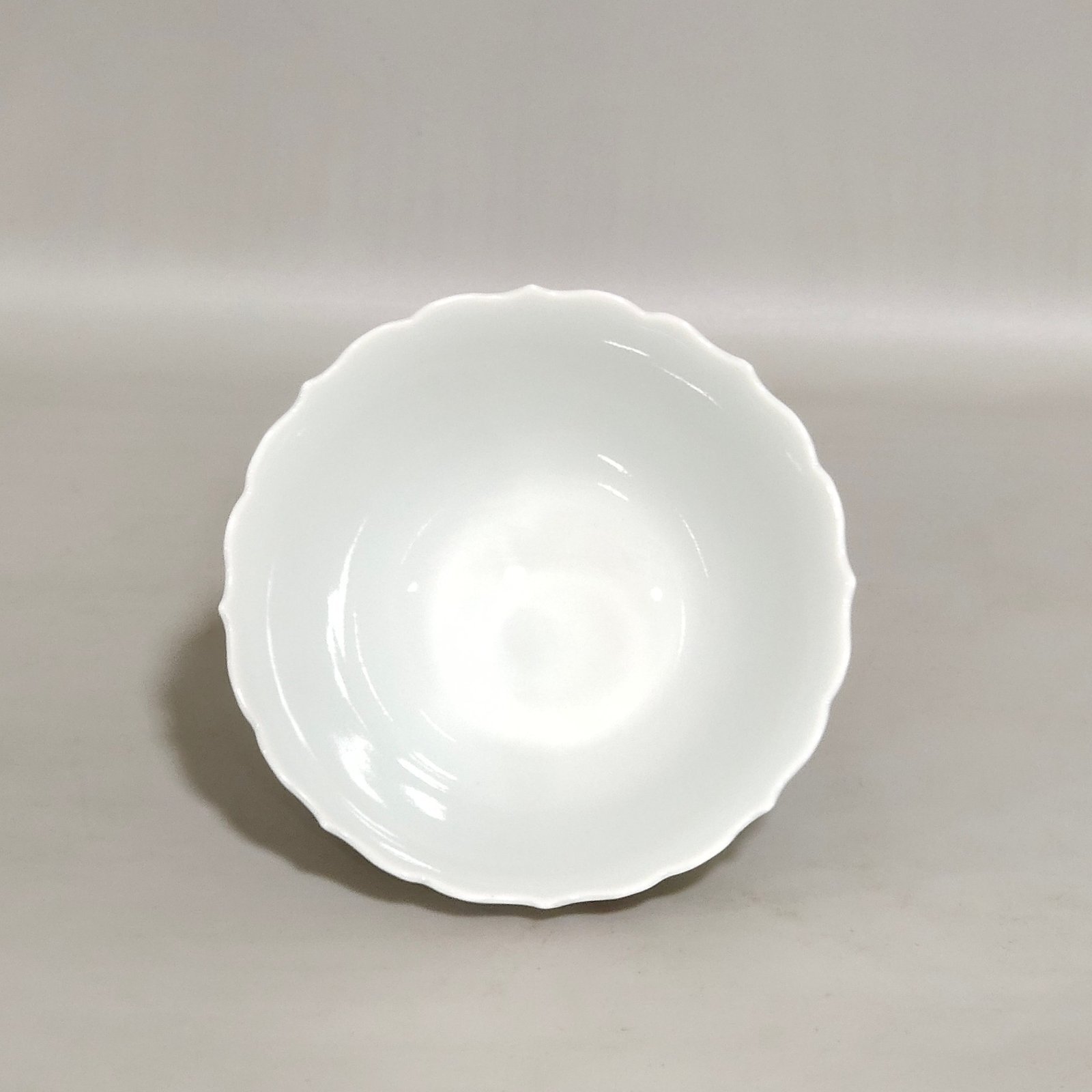 Qing Dynasty Yongzheng character story cup with mouth
