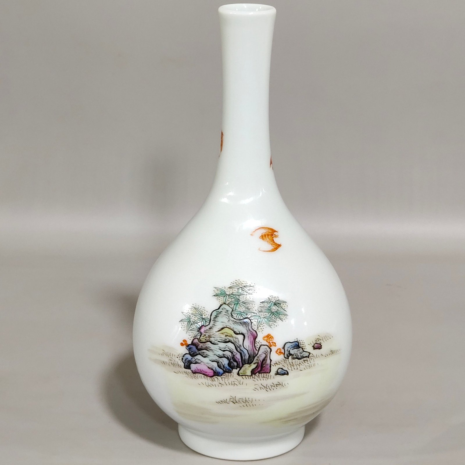 Qing Dynasty Yongzheng Small vase character Zhong Kui marrying his sister