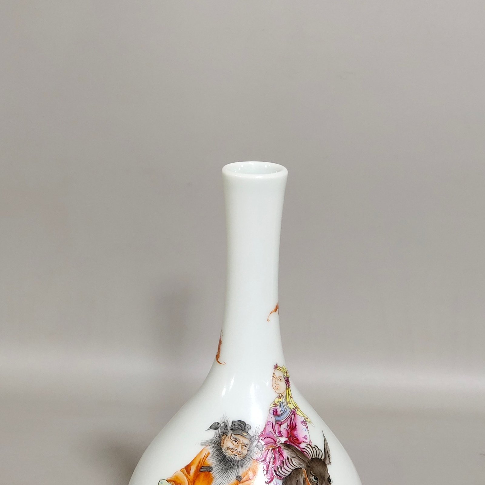Qing Dynasty Yongzheng Small vase character Zhong Kui marrying his sister