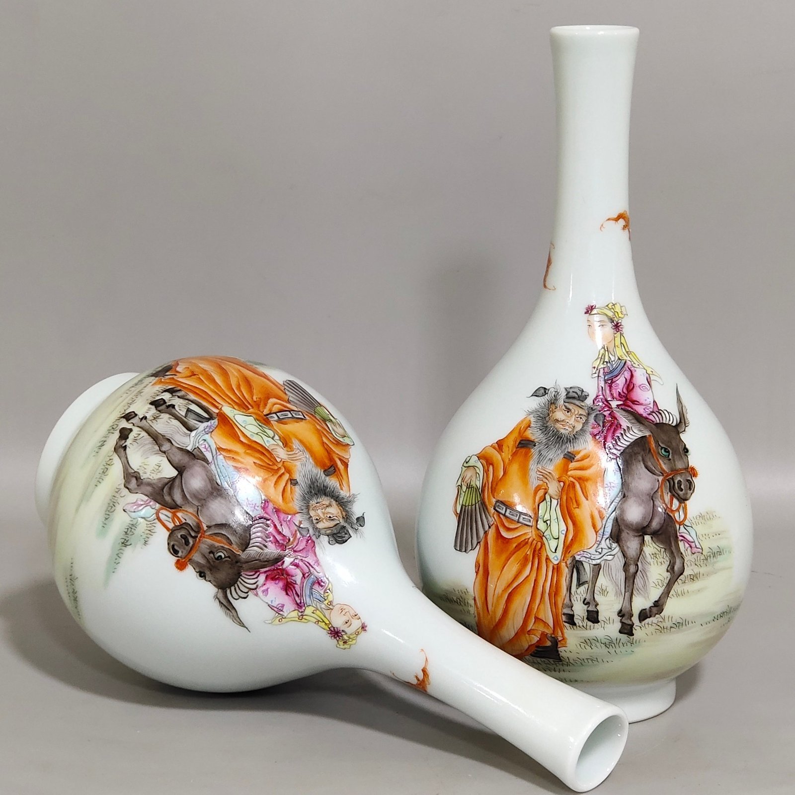 Qing Dynasty Yongzheng Small vase character Zhong Kui marrying his sister