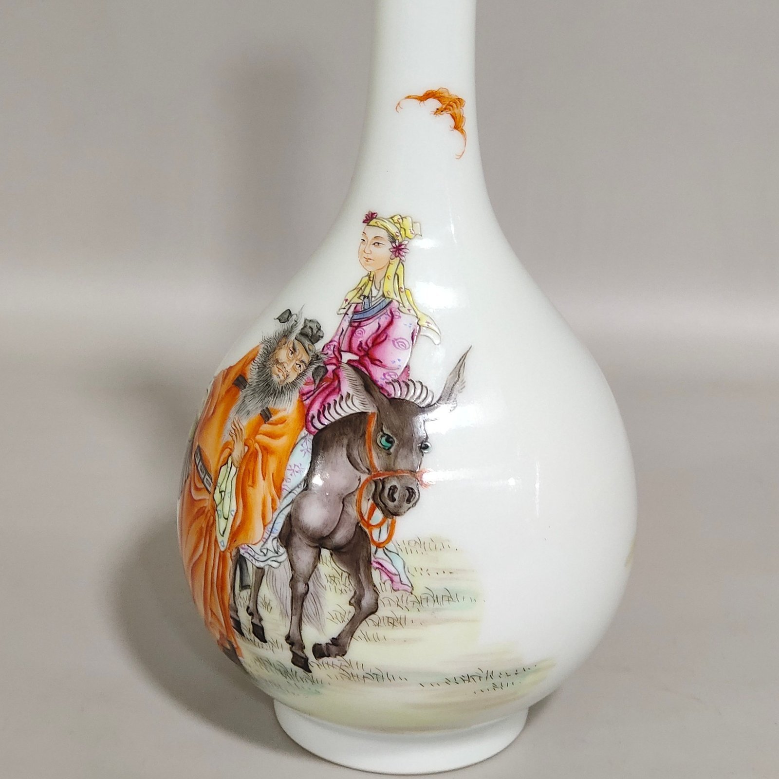 Qing Dynasty Yongzheng Small vase character Zhong Kui marrying his sister