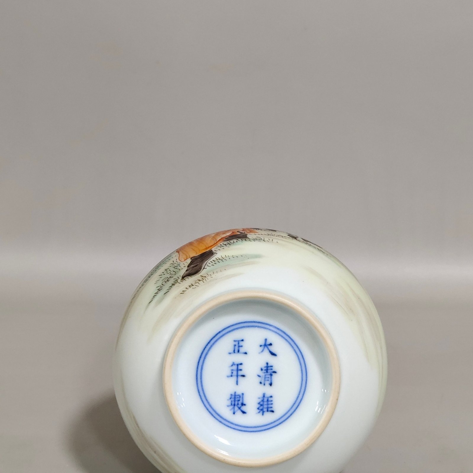 Qing Dynasty Yongzheng Small vase character Zhong Kui marrying his sister