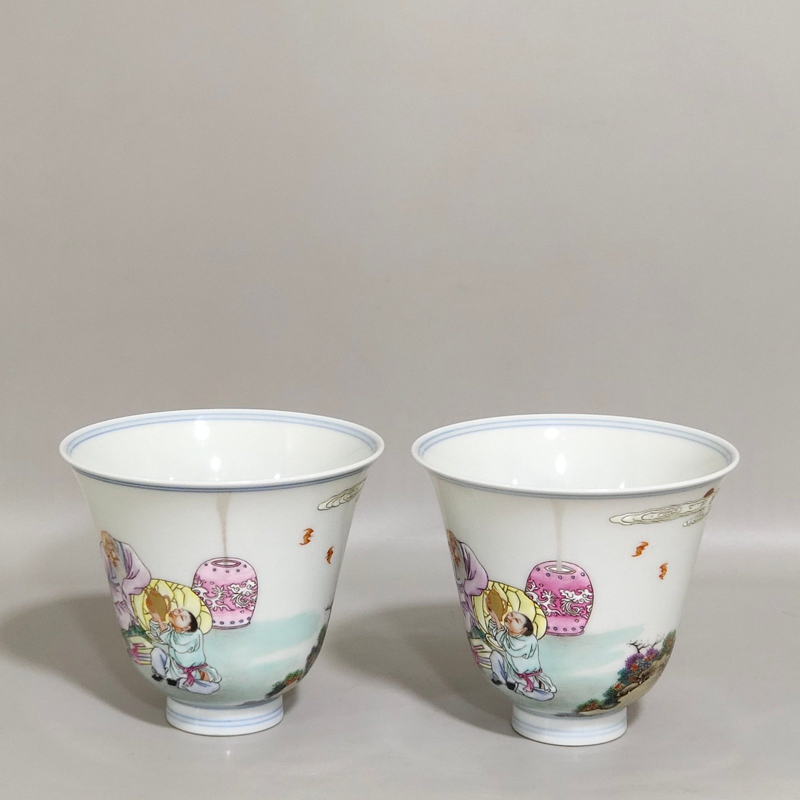 Qing Dynasty Yongzheng character story bell cup