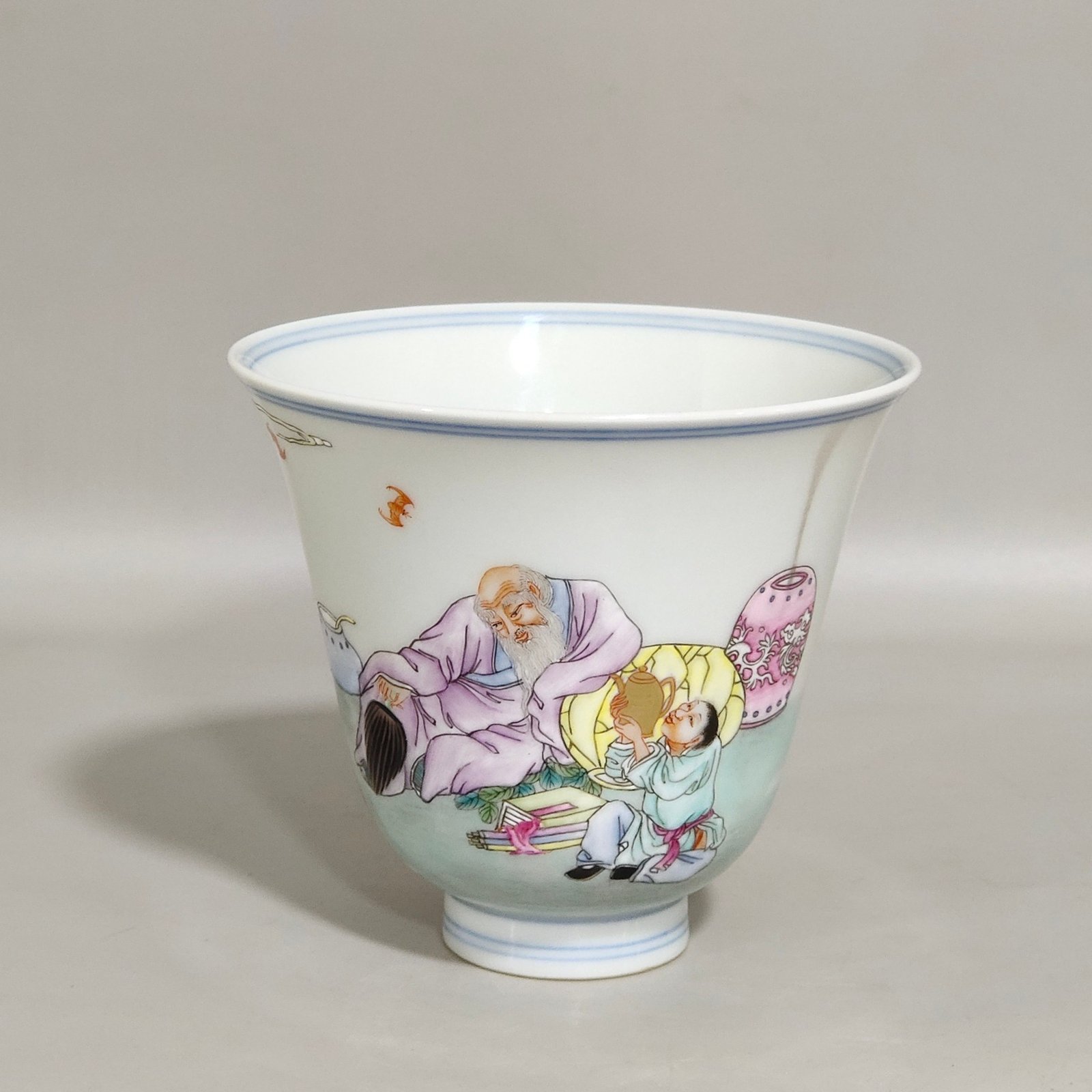 Qing Dynasty Yongzheng character story bell cup