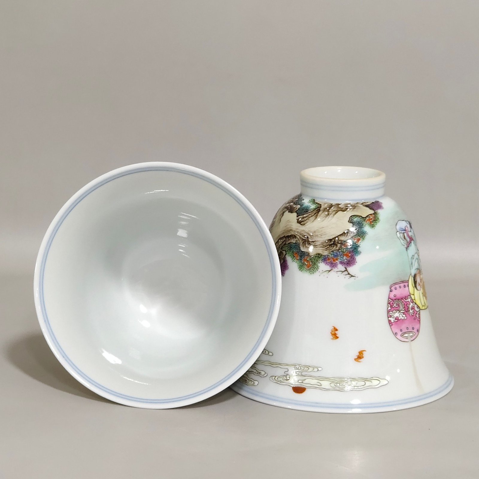 Qing Dynasty Yongzheng character story bell cup