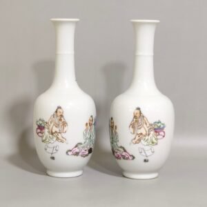 Qing Dynasty Yongzheng character story flask