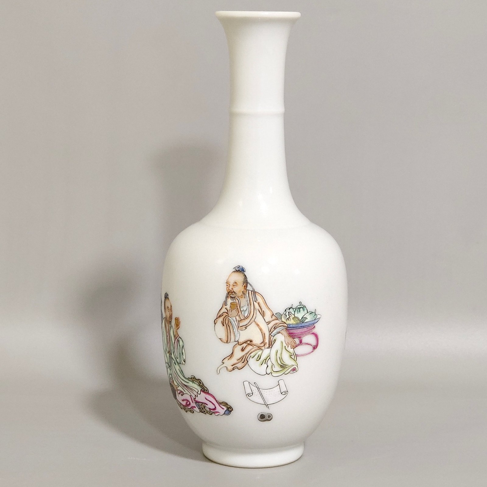 Qing Dynasty Yongzheng character story flask