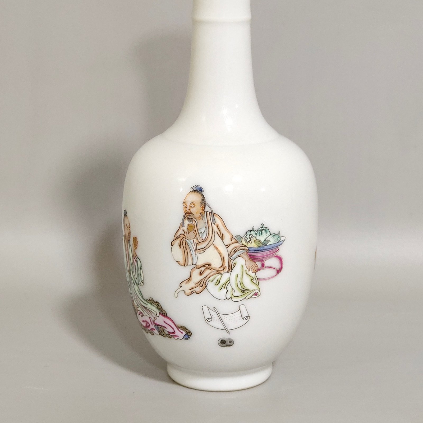 Qing Dynasty Yongzheng character story flask
