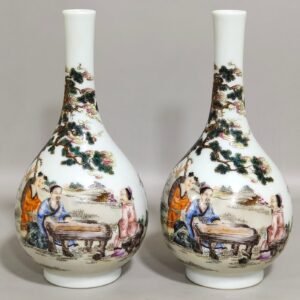 Qing Dynasty Yongzheng character story long-necked bottle