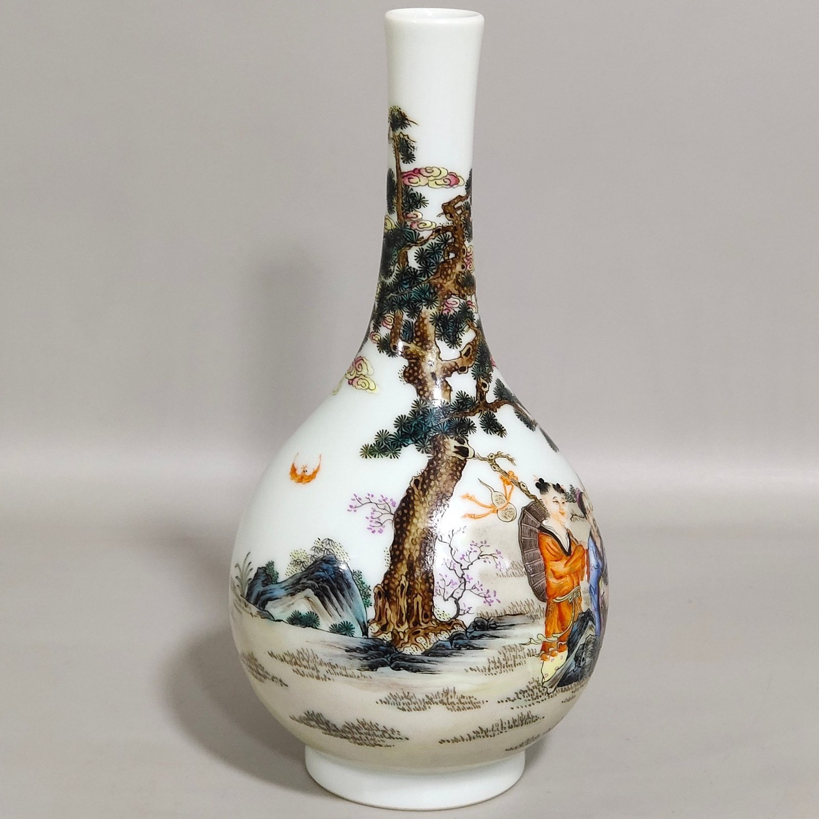 Qing Dynasty Yongzheng character story long-necked bottle