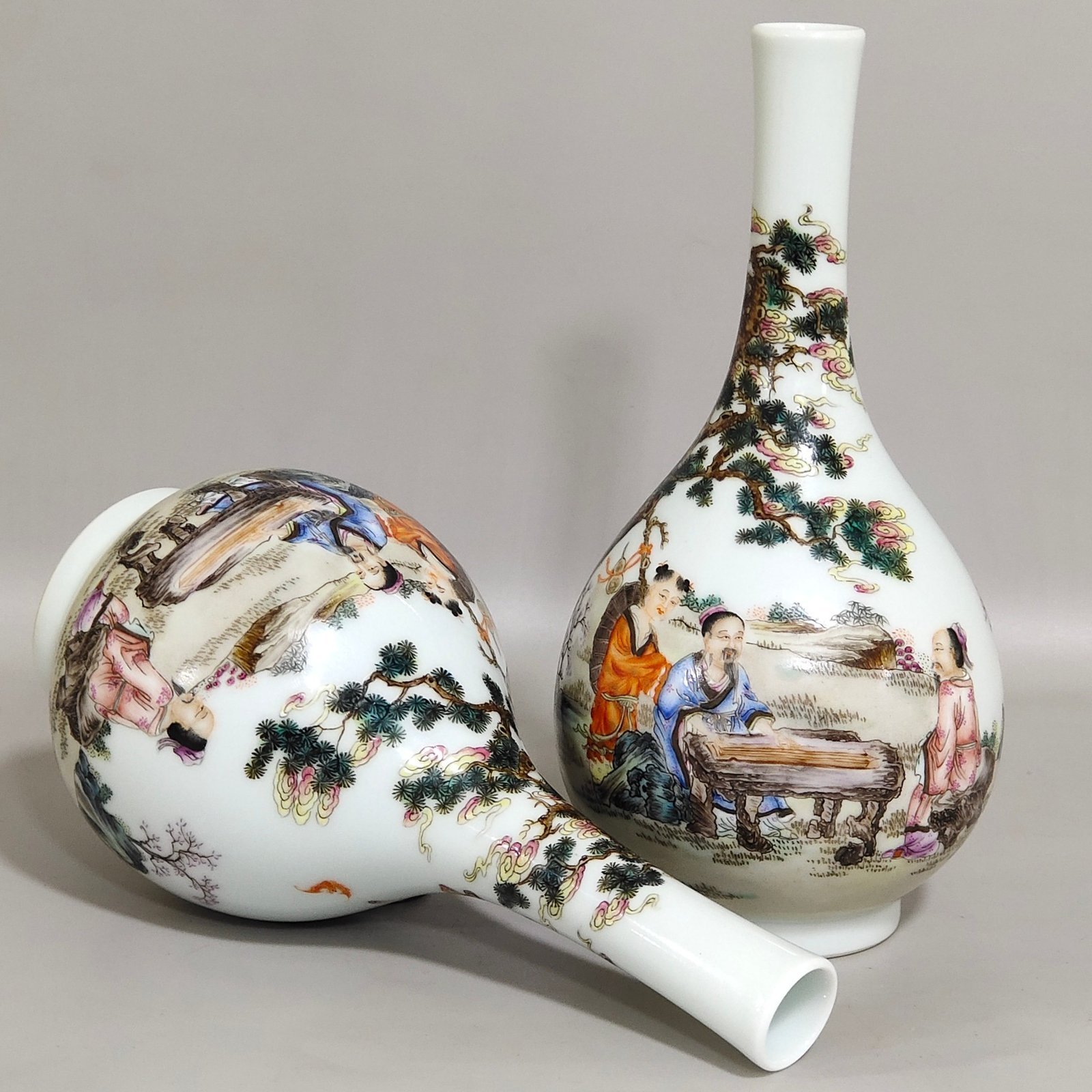 Qing Dynasty Yongzheng character story long-necked bottle