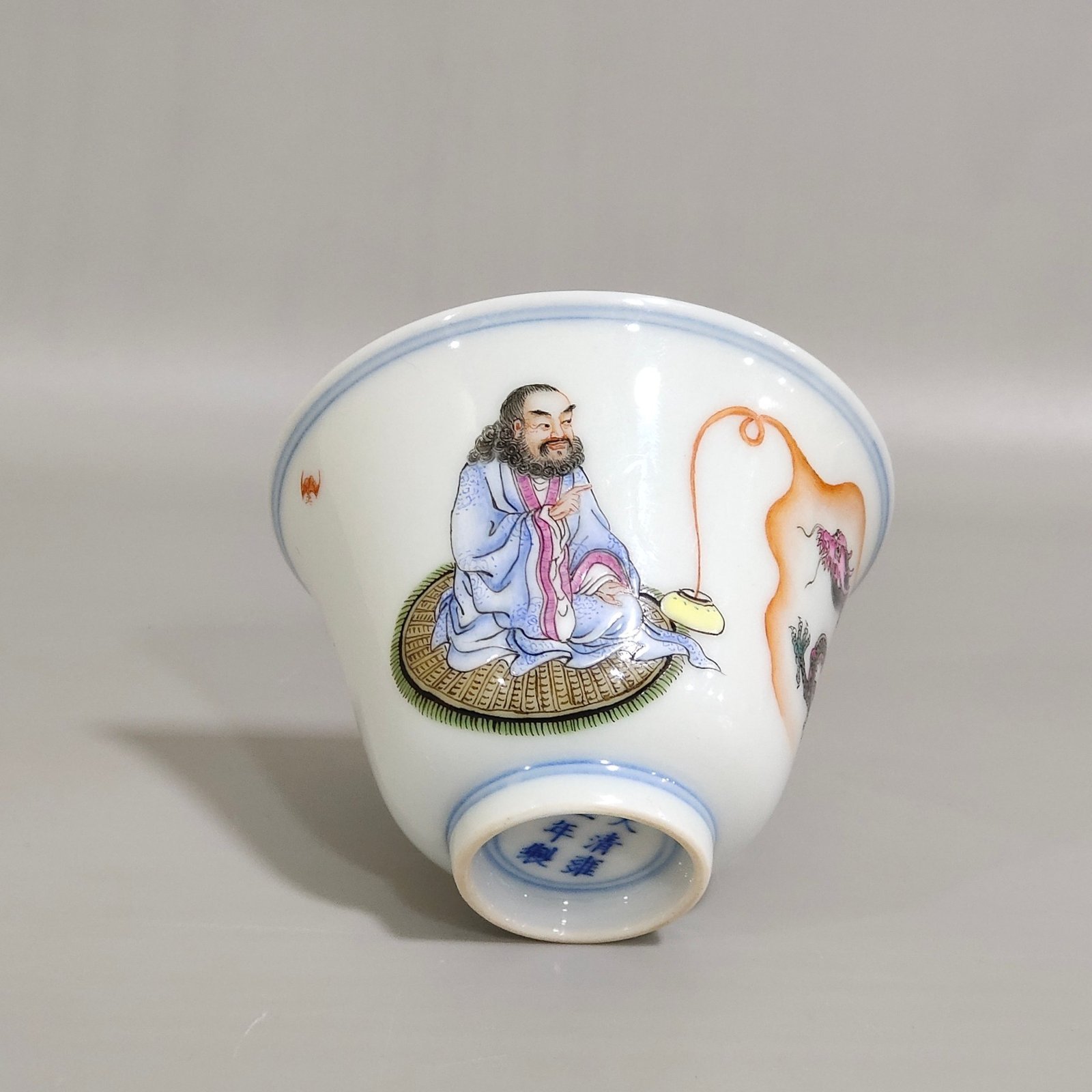 Qing Dynasty Yongzheng character’s story of subduing the dragon cup