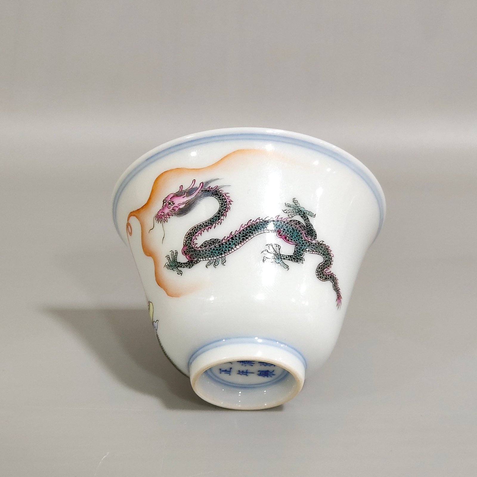 Qing Dynasty Yongzheng character’s story of subduing the dragon cup