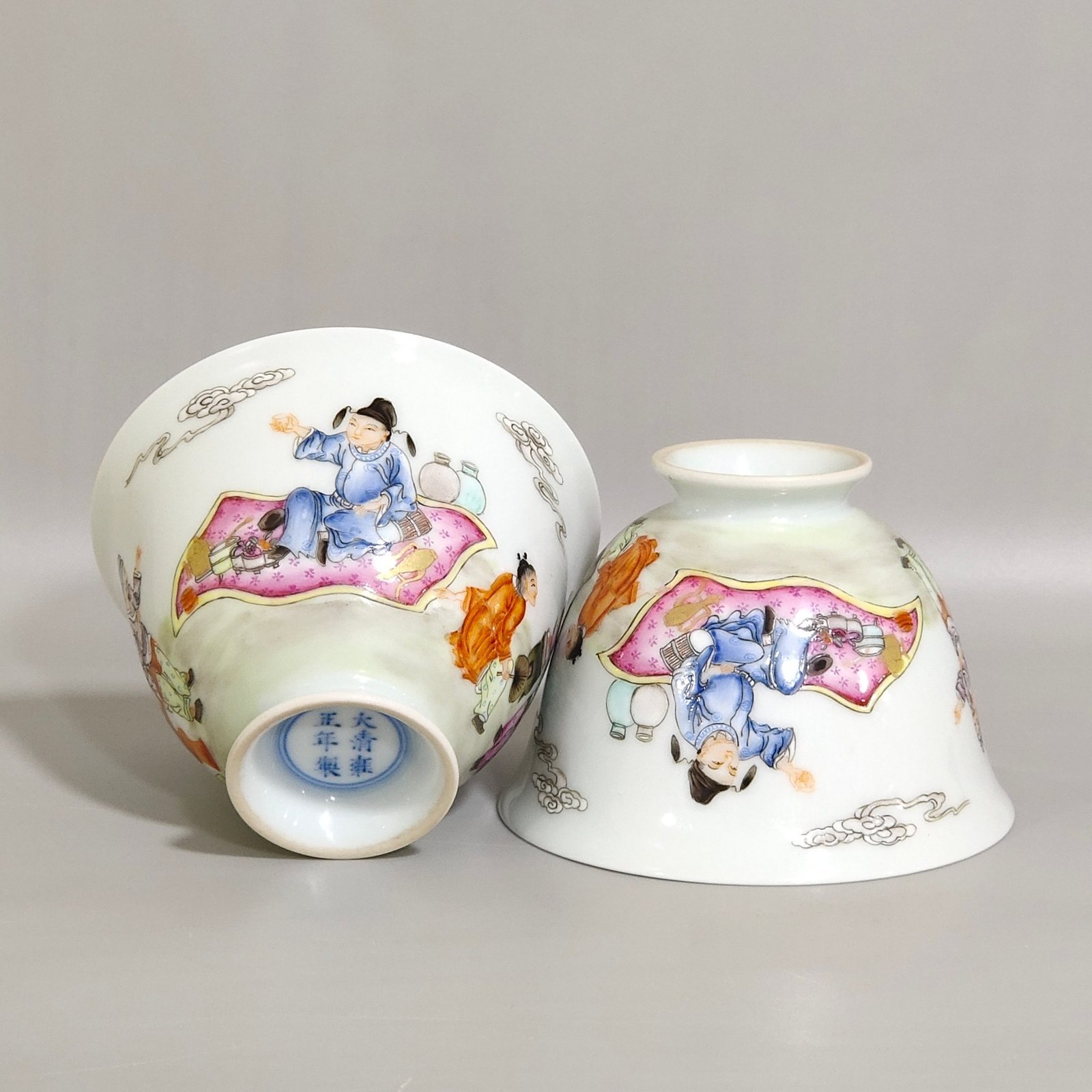 Qing Dynasty Yongzheng characters and stories high legged poetry cup
