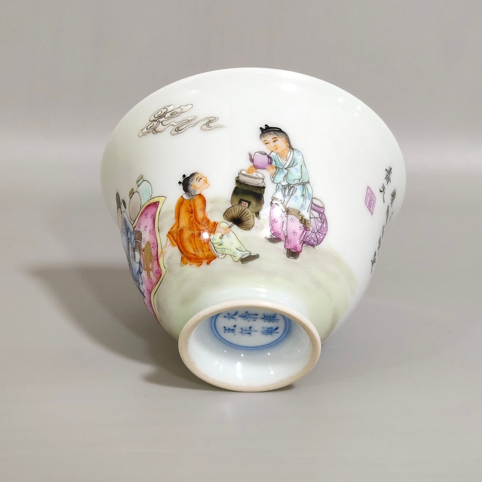 Qing Dynasty Yongzheng characters and stories high legged poetry cup