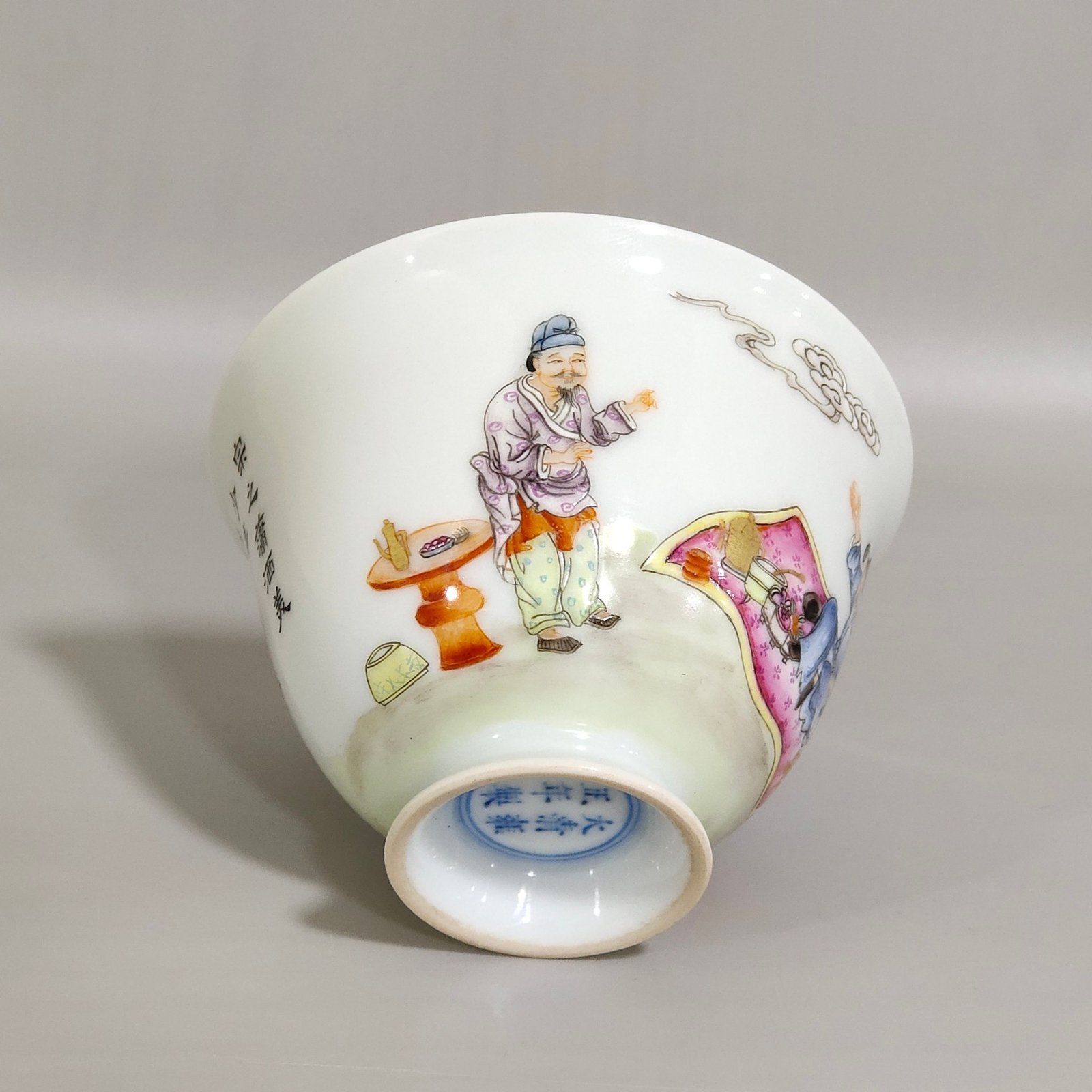 Qing Dynasty Yongzheng characters and stories high legged poetry cup