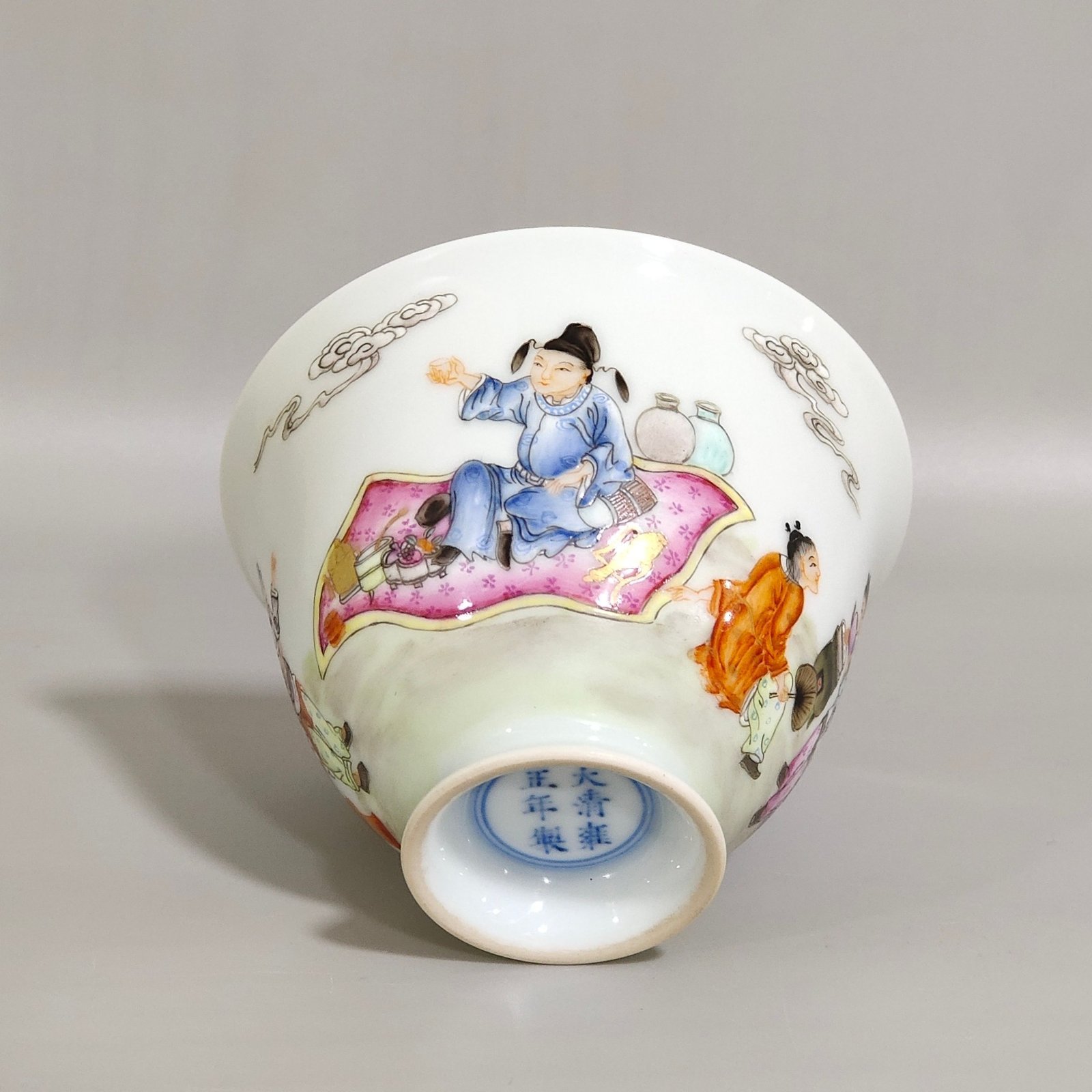 Qing Dynasty Yongzheng characters and stories high legged poetry cup