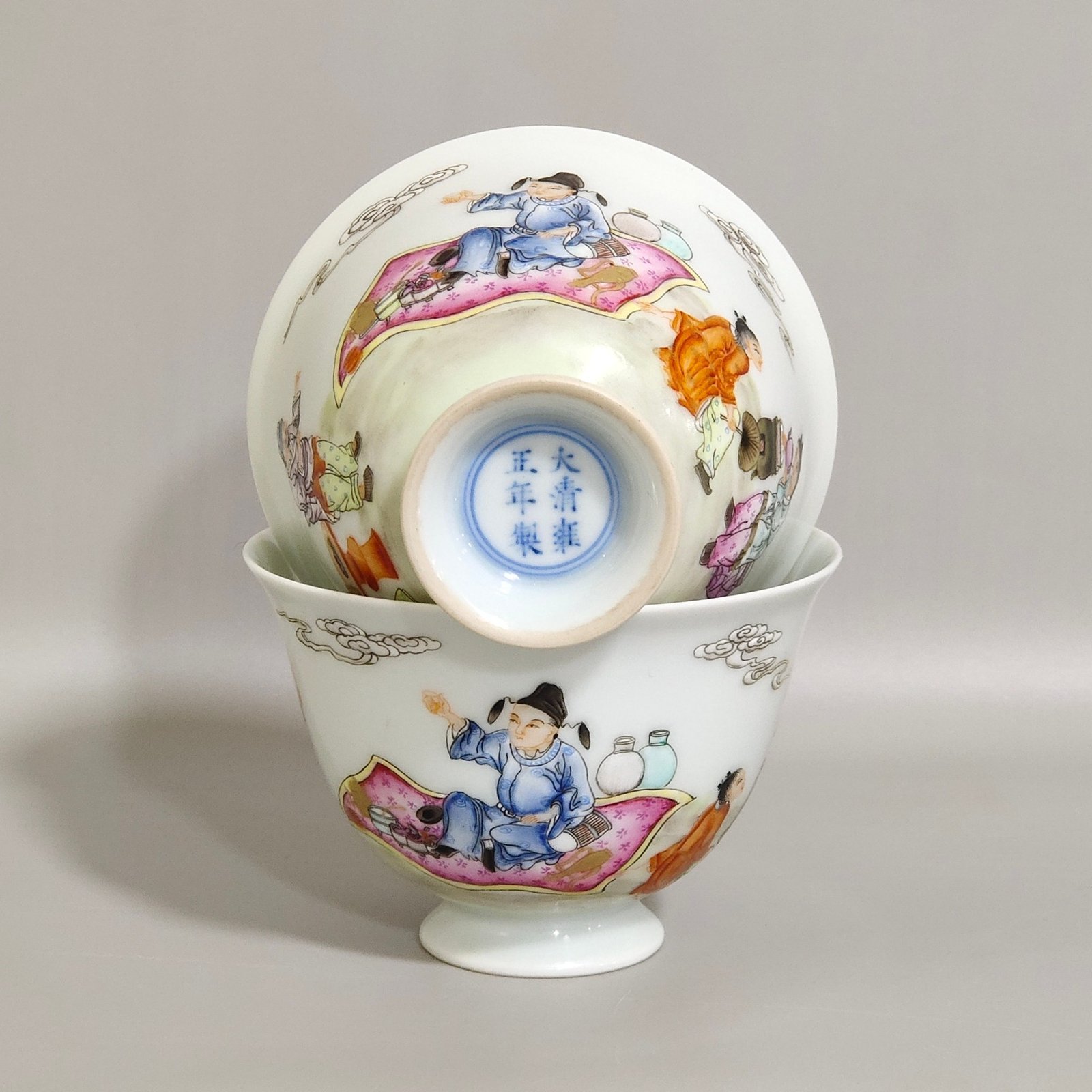 Qing Dynasty Yongzheng characters and stories high legged poetry cup