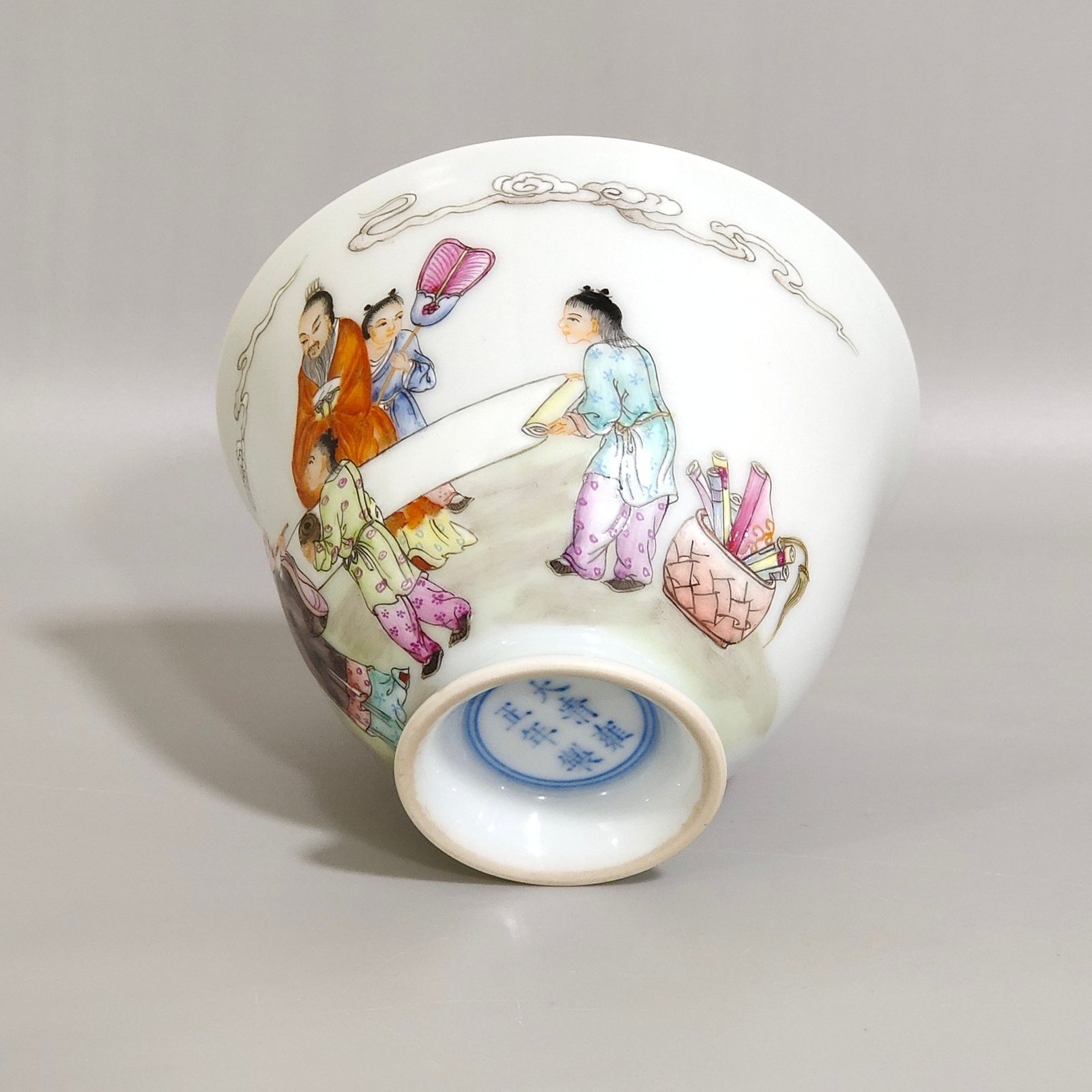 Qing Dynasty Yongzheng characters and stories high legged poetry cup
