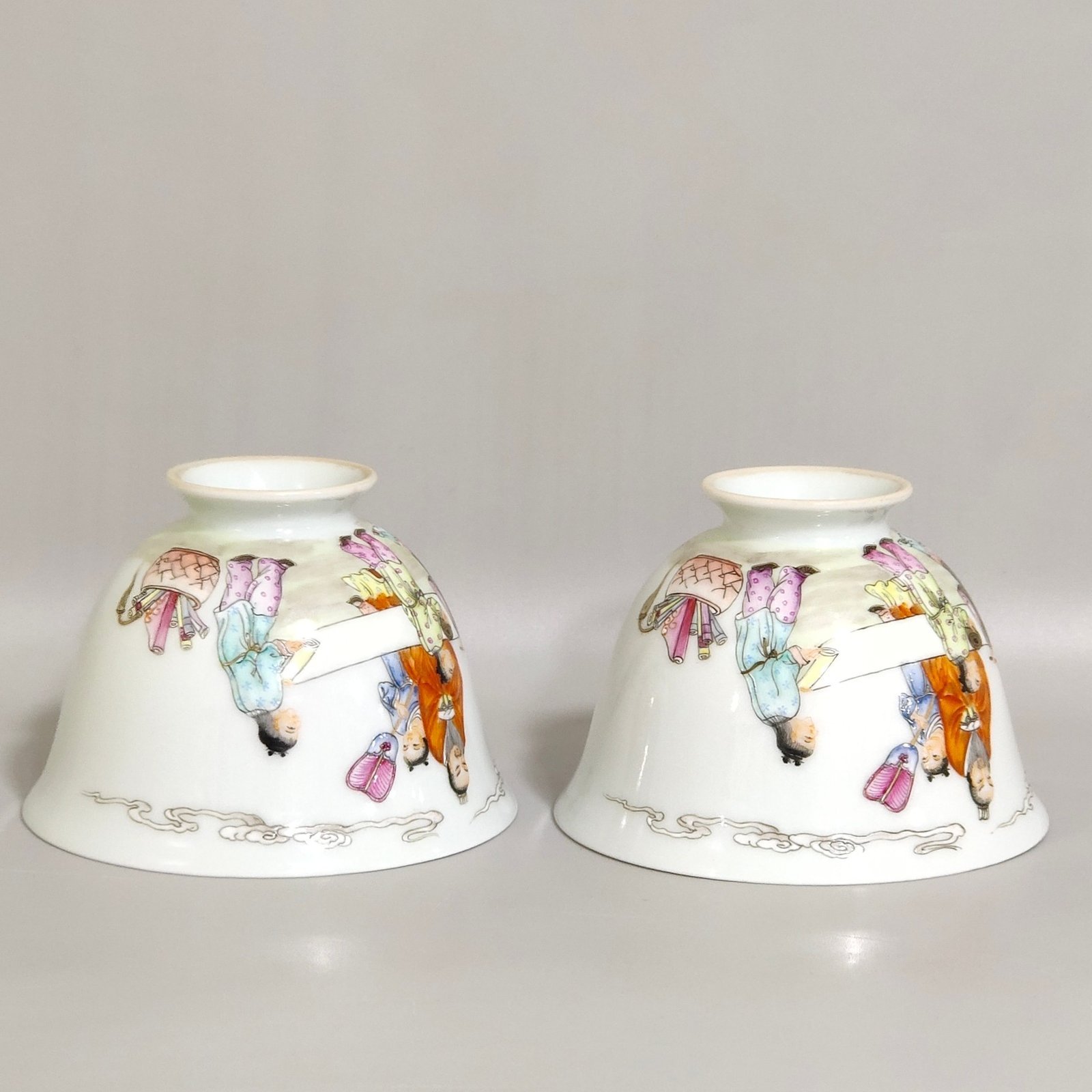 Qing Dynasty Yongzheng characters and stories high legged poetry cup