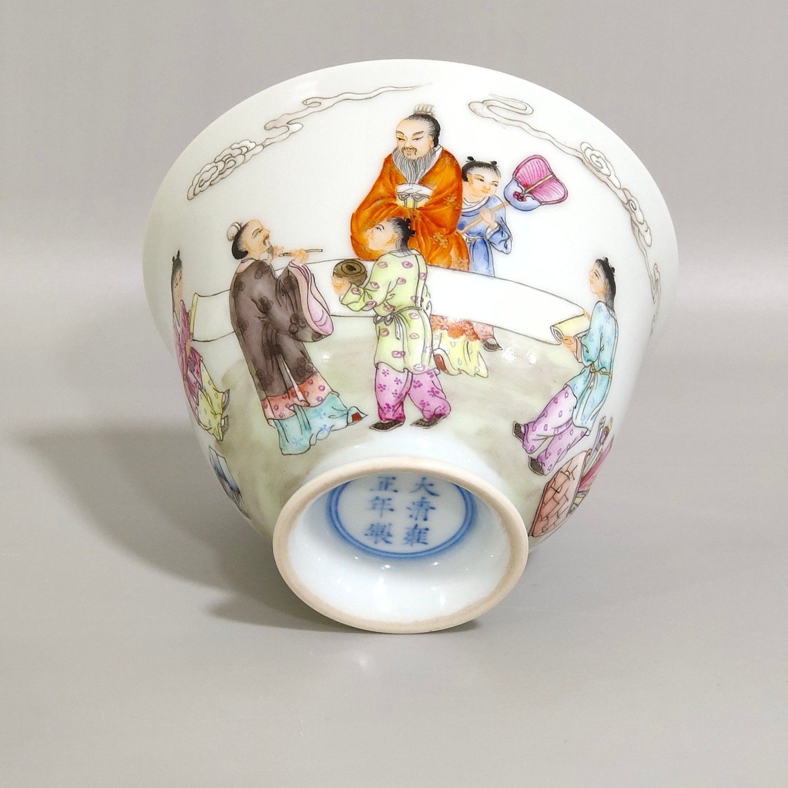 Qing Dynasty Yongzheng characters and stories high legged poetry cup